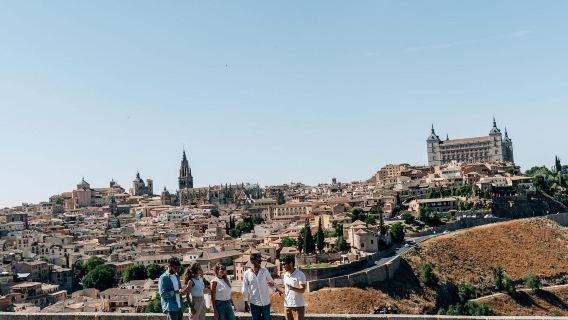 Drei Städte an einem Tag: Segovia, Ávila und Toledo ab Madrid [Englische Tour]