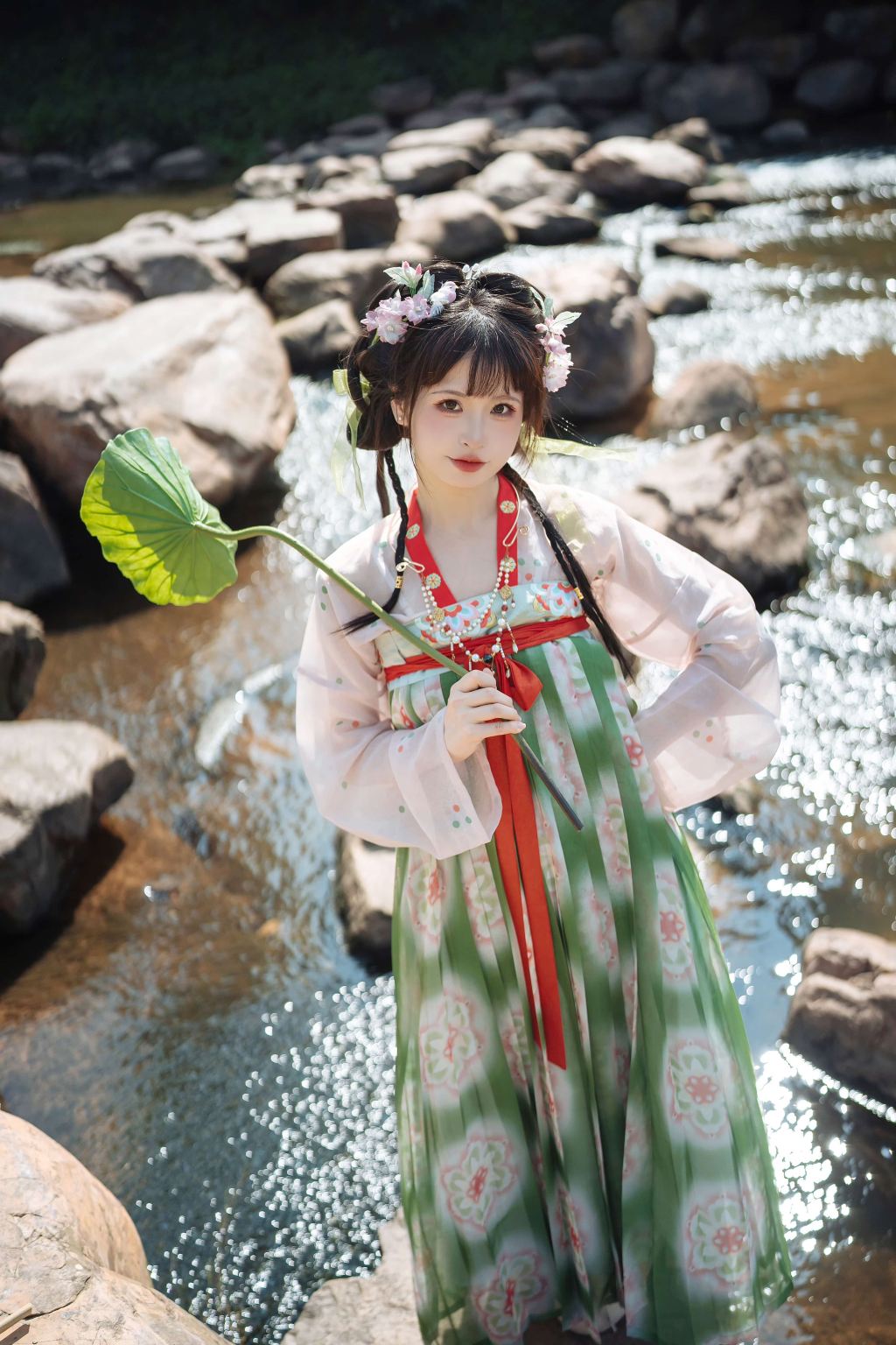 Travel photo shoot in Dangyang[Jade Spring Mountain Baibao Village Danxia exploration photography with multilingual translation local photographer guide]