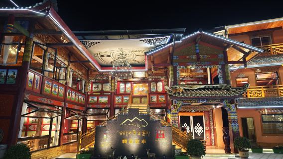 Tour di un giorno a Jiuzhaigou [opzionale con biglietto d'ingresso|Esperienza di abbigliamento tibetano, visita a una famiglia tibetana e laboratorio di tsampa