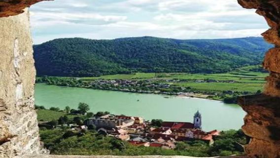 奧地利瓦豪河谷精華一日遊：修道院、小鎮與美酒之旅