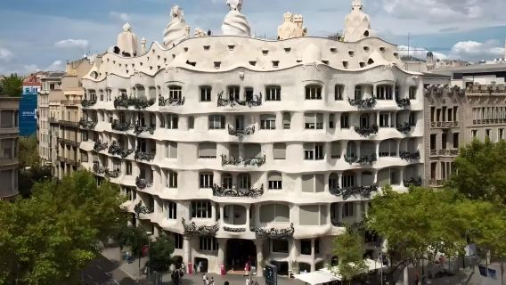 義大利米蘭大教堂+米蘭之家+科莫湖包車一日遊