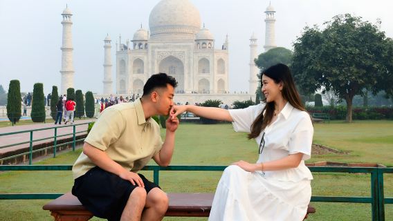 Tur Harian Taj Mahal Saat Matahari Terbit dan Agra Mulai dari Delhi dengan Mobil