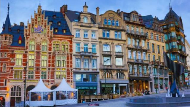 比利時布魯塞爾歐洲議會+原子球塔+布魯塞爾大廣場等包車一日遊