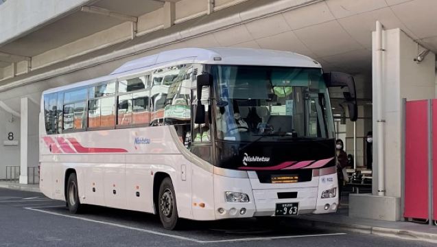 Direkter Reisebus vom Flughafen Fukuoka zum Reisebuszentrum Hakata, Sasebo und Huis ten Bosch (Einzelfahrt/Hin- und Rückfahrt)