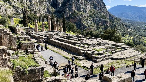Greece Athens: Tapak Arkeologi Delphi + Biara Hosios Loukas + Bandar Arachova [Sewaan Peribadi Disesuaikan]