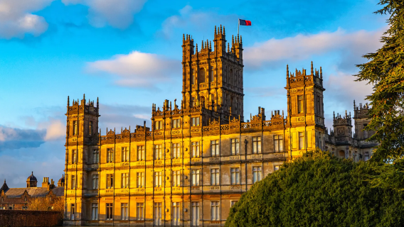 Round-trip from Oxford + University of Oxford + Highclere Castle + Bampton (Chinese/English private charter optional)