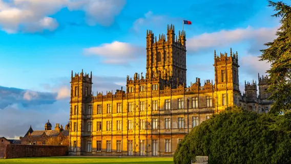 [Carro privativo em chinês/inglês] Transfer de ida e volta em Oxforde + Universidade + Castelo de Highclere + Bampton — não inclui ingressos