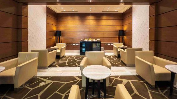 Salon VIP de l'aéroport international de Dubaï - Transit de nuit - Attente confortable - Options de restauration et douche - Utilisation prolongée avec possibilité de cumuler plusieurs forfaits