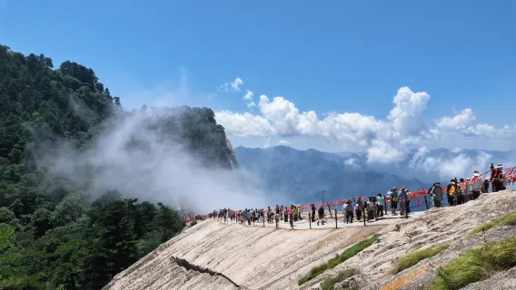 tour di un giorno a Xi'an e Monte Hua con guida in inglese [caffè in omaggio + bastone da trekking + colazione]
