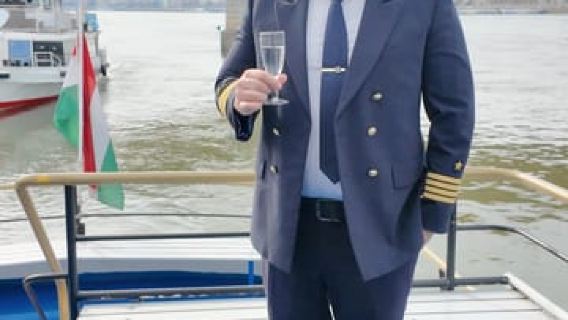 Budapest Danube Sightseeing Cruise with Unlimited Drinks