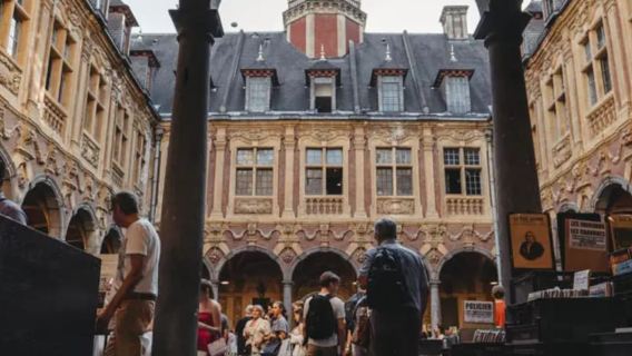 Audio-guided tour of Lille & visit to a brewery with tasting