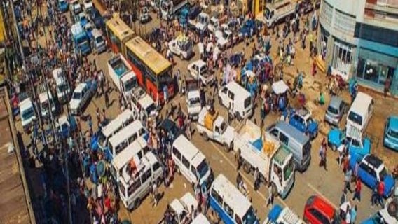 Addis Ababa: Flexible Walking Tour with Museums & Mercato