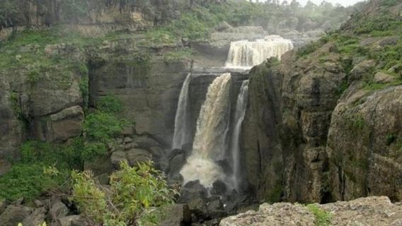 Debre Libanos, Monkeys, Cave & Oromo Village Tour