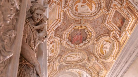 Venice: Doge's Palace and St. Mark's Tour with Gondola Ride