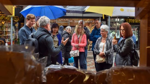 Belfast: Local Food Tour with 10 Tastings of Seafood & Beers
