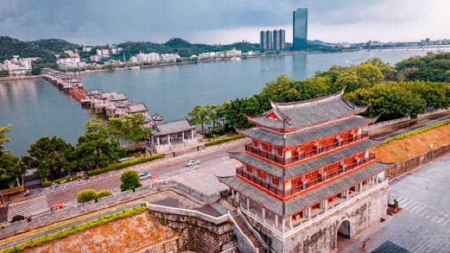 Shantou/Chaozhou Departure: Ancient City of Chaozhou + Guangji Bridge + Jiadi Lane + Archway Street Private Tour (1 Day)