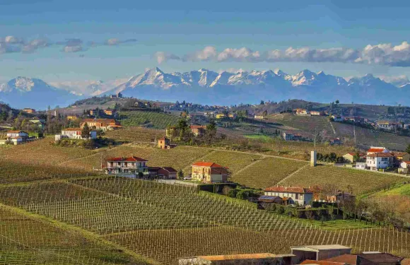 意大利阿斯蒂布拉拉莫拉阿爾巴一日遊中文包車米蘭來回酒店接送