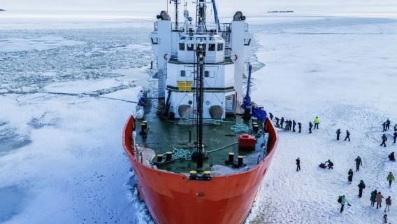 Swedish Icebreaker Discoverer 1-day tour[Floating on the Ice with Self-Drive or Transfer in Finland]