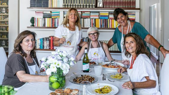 Lunch or dinner and cooking show at a Cesarina's house in Bologna