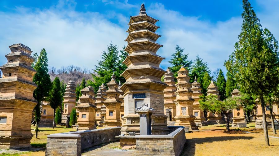 鄭州出發 嵩山少林寺+武術館+塔林+三皇寨 中文拼團一日遊
