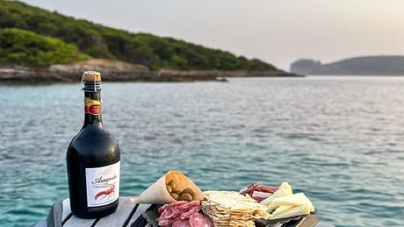 อัลเกโร: ทัวร์เรือพร้อมเครื่องดื่มเรียกน้ำย่อยยามพระอาทิตย์ตกดินที่ปอร์โต คอนเต