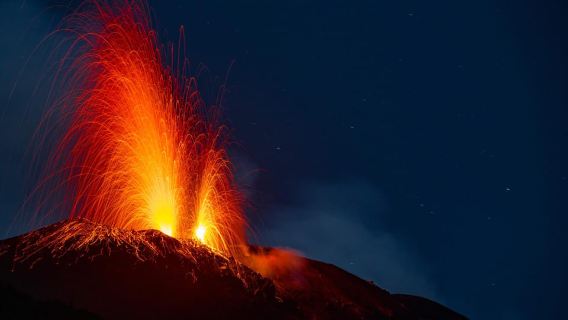 Stromboli: Đi bộ ngắm hoàng hôn ở Sciara del Fuoco