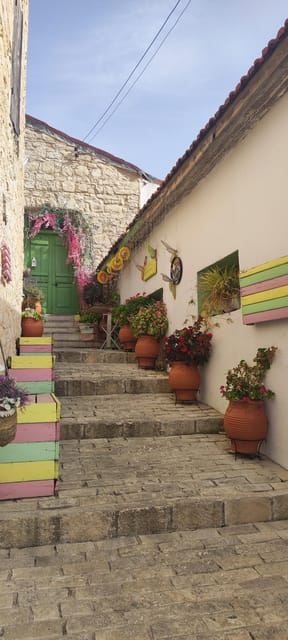 パフォス：トロードス山脈の村々を巡るワインテイスティング付きツアー