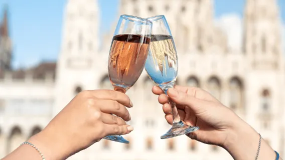 Budapest: Pelayaran Prosecco, Bir, dan Aperol Spritz Sepuasnya