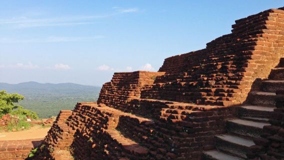 Sri Lanka + Pinnawala Elephant Orphanage + Royal Botanic Gardens, Peradeniya + Kandy Lake 1-day tour