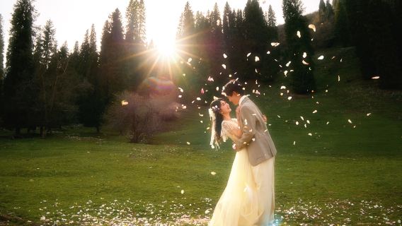 伊犁Trip Moments【新疆婚紗攝影婚紗照拍攝景區/恰西/庫爾德寧/情侶結婚照/照片全送】