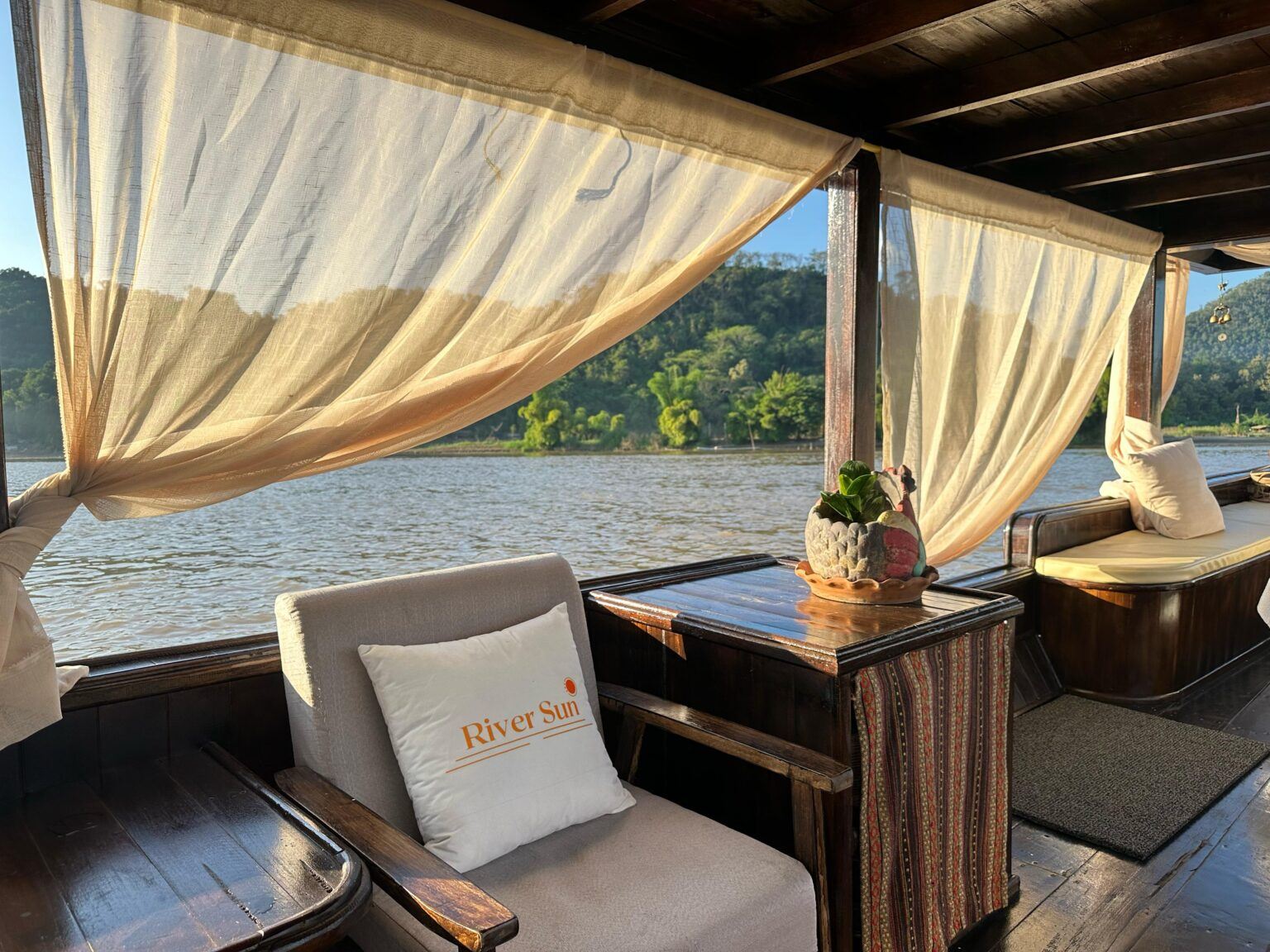 Luang Prabang: Mekong River Sunset Cruise [2.5-Hour Private Tour] with Dinner