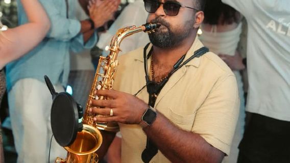 Дубай: роскошная суперъяхта с живым диджеем, бассейном и открытым баром