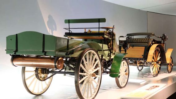 Excursion d'une journée au Musée Mercedes-Benz de Stuttgart, Porsche et Metzingen Outletcity