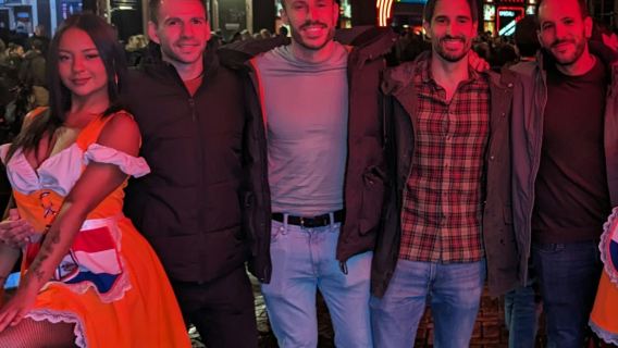 Amsterdam: Pub Crawl Tour with Beer Maid