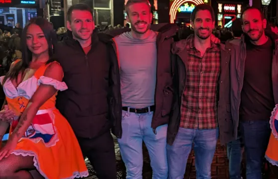 阿姆斯特丹:啤酒女郎酒吧巡遊