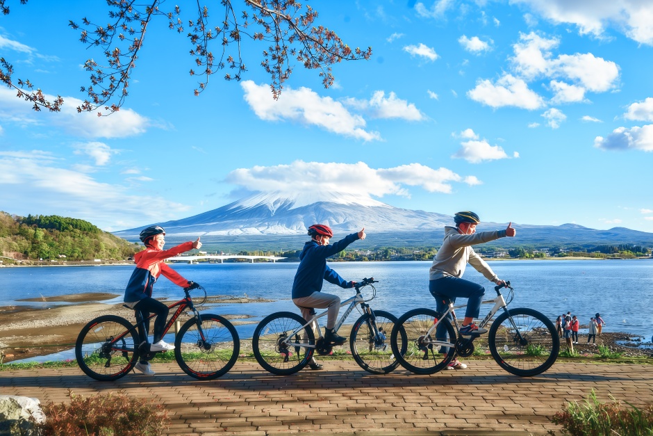 日本富士山+山中湖網紅騎行+河口湖+羅森/日川時計店一日遊