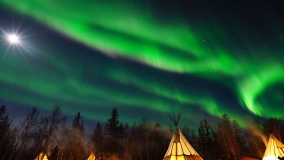 Canada: Yellowknife aurora chasing tour | Multiple packages optional | Join-in tour in foreign language