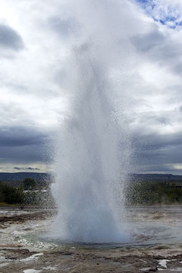 Chinese-Speaking Driver · Golden Circle Day Tour in Iceland: Geysir + Gullfoss + Geothermal Bread