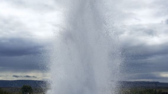 【中文司機·冰島黃金圈一日遊】間歇泉 +黃金瀑布 +地熱麵包