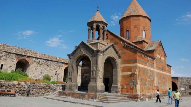 หอเวราพ+มหาวิหารเอชมิอาดซิน+โบสถ์ริซิเม+ซากโบราณสถานซวาร์ตโนตส์