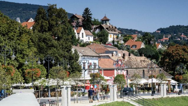 匈牙利布達佩斯來回-多瑙河灣三小鎮一日遊【中文包車上門接】