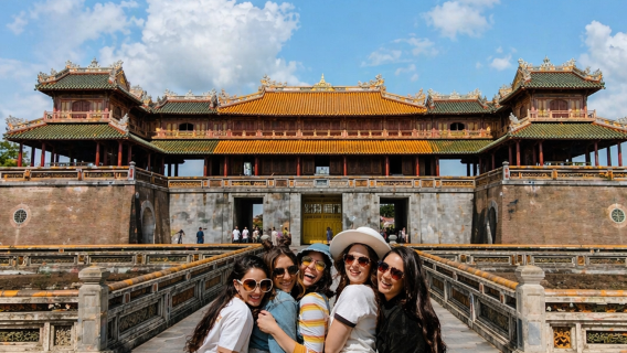 ทัวร์วันเดียวชมพระราชวังเมืองเว้และด่านเฮี่ยนเวี่ยน ต้นทางจากดานัง