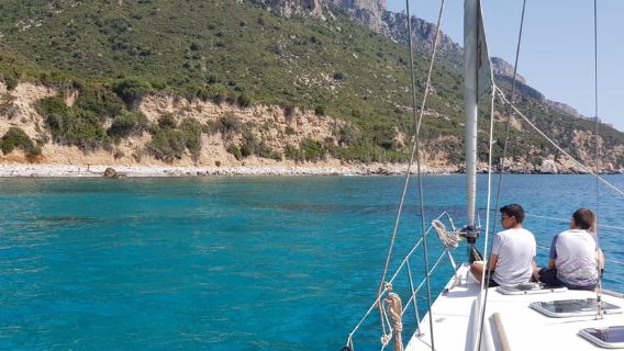 Veleggiata a Cala Goloritzè Gita in barca a vela