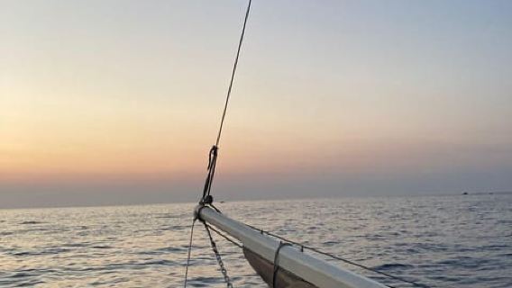 海からイスキアを探索: 泳いだり、リラックスしたり、地元の味を楽しんだり