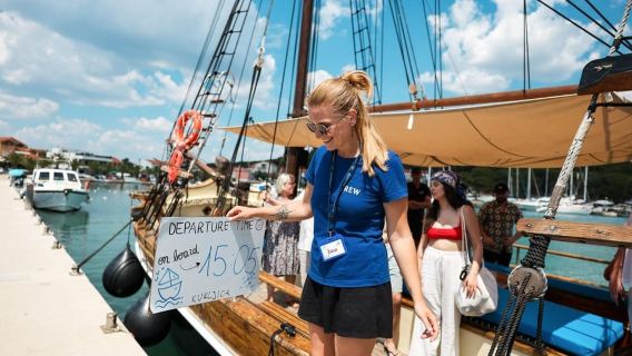Zadar: Passeio de Barco Tradicional com Vinho Ilimitado e 3 Paradas