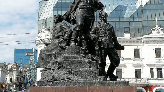 Bortsam Za Vlast' Sovetov Na Dal'nem Vostoke 1917-1922Gg, Pamyatnik + C56 submarine museum + Zolotoy Rog + Vladivostok Circus day tour