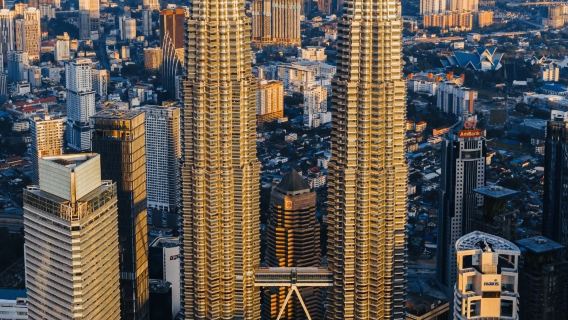 Malaysia Kuala Lumpur: In-depth guided tour of Petronas Twin Towers with admission ticket (2 hours)