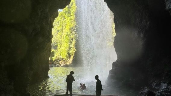 Tour di un giorno al rafting a Pagsanjan e all'esplorazione delle cascate di Hulugan con andata e ritorno da Manila nello stesso giorno