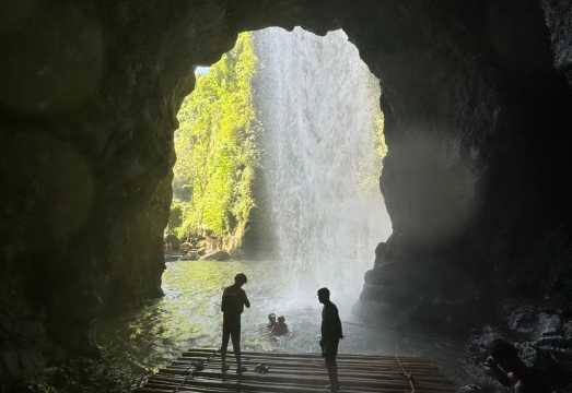 1-day tour to Pagsanjan Falls Rafting & Hulugan Falls Adventure from Manila [Round-trip on the same day]