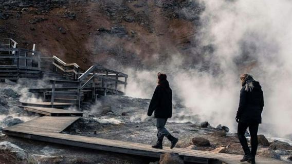 Fagradalsfjall Volcano: Hiking Tour from Reykjavík